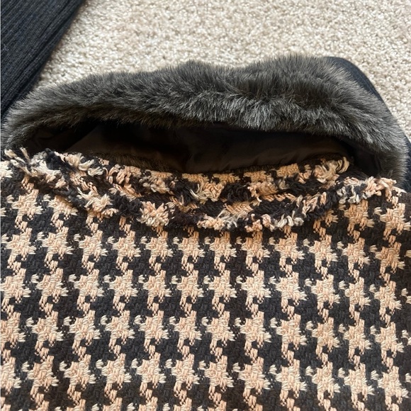 CAbi Women's Houndstooth Jacket with Faux Fur Collar - Picture 8 of 9